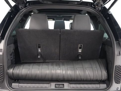 Used 2024 Land Rover Discovery Dynamic SE image 33