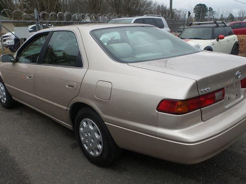 Used 1998 Toyota Camry LE image 1