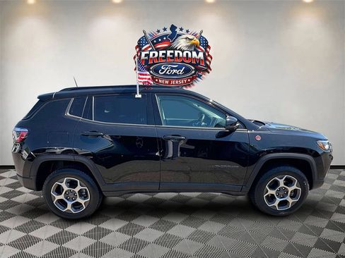 Used 2022 Jeep Compass Trailhawk w/ Trailhawk Convenience Group AWD/4WD image 4
