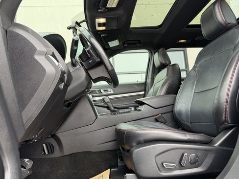 Used 2018 Ford Explorer Sport image 10