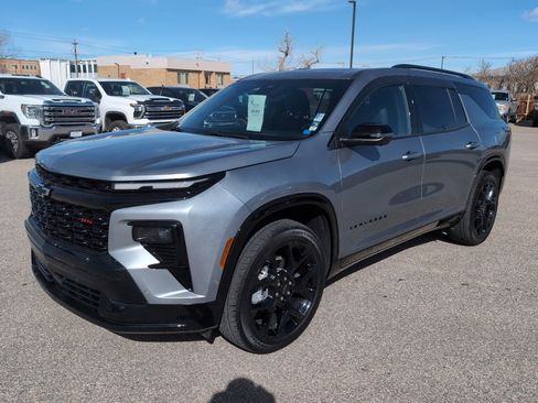 Used 2025 Chevrolet Traverse RS image 2