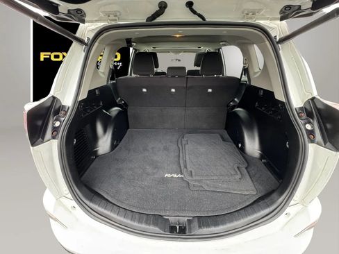 Used 2016 Toyota RAV4 XLE AWD/4WD image 11
