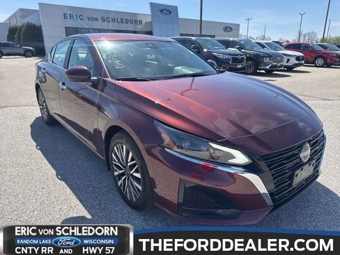Used 2023 Nissan Altima 2.5 SV FWD image 1