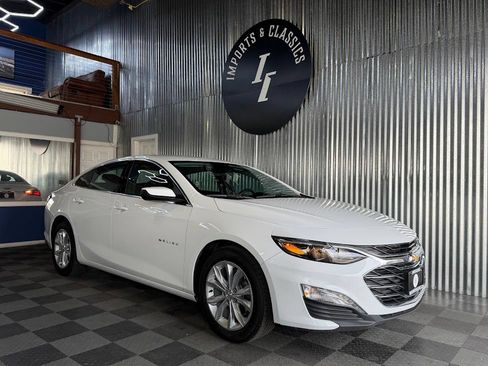 Used 2025 Chevrolet Malibu LT FWD image 2