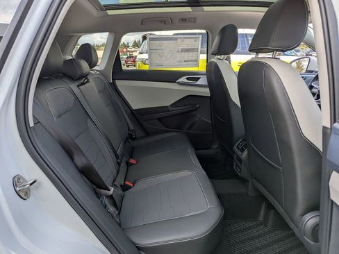 New 2026 Volkswagen Taos SE image 32