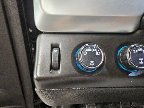 Used 2018 Chevrolet Suburban LT AWD/4WD image 23