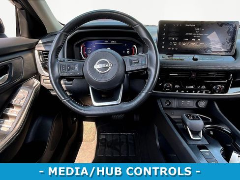 Used 2024 Nissan Rogue SL AWD/4WD image 8