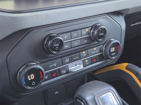 Used 2023 Ford Bronco Badlands image 22