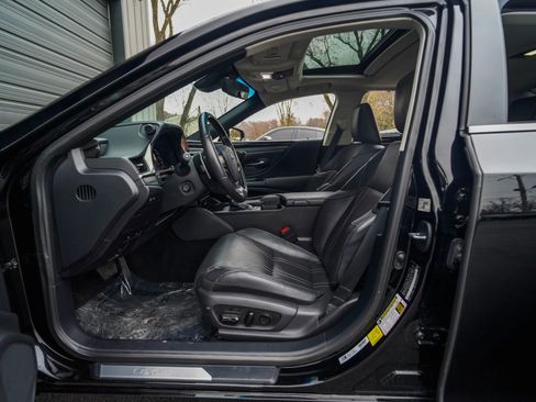 Used 2020 Lexus ES 300h Ultra Luxury image 13