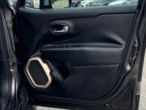 Used 2016 Jeep Renegade Limited image 22
