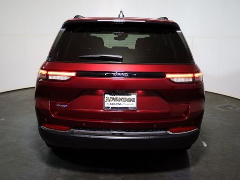 Used 2022 Jeep Grand Cherokee Limited 4xe image 10