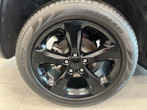 New 2025 Jeep Grand Cherokee Limited w/ Black Appearance Package image 8