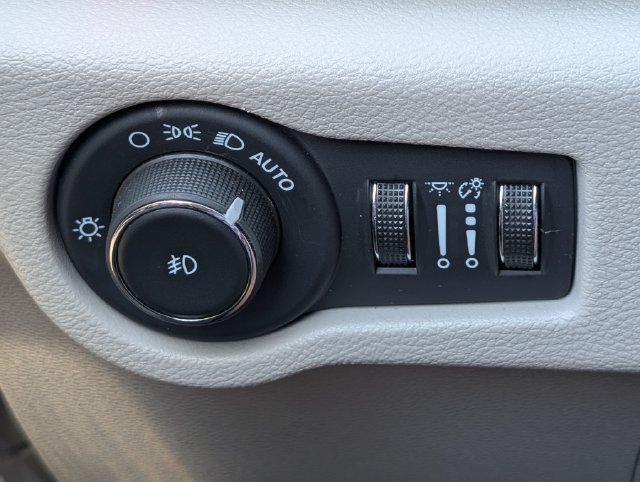 Used 2024 Chrysler Pacifica Touring-L FWD image 23