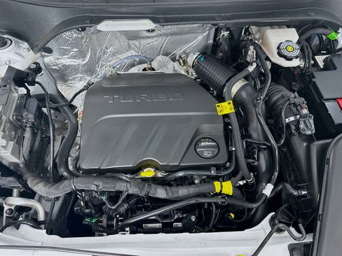 Used 2025 Chevrolet Trax LS image 31