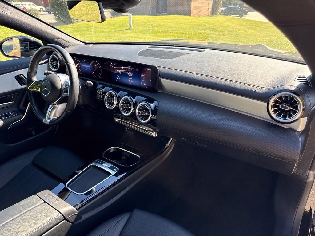 Used 2025 Mercedes-Benz CLA 250 image 31