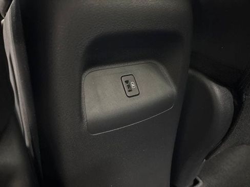 Used 2025 Nissan Sentra SV FWD image 28