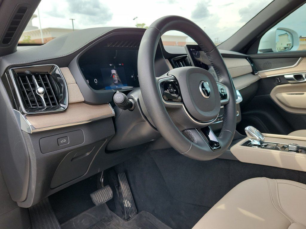 Used 2026 Volvo XC90 B5 Plus w/ Protection Package Premier AWD/4WD image 20