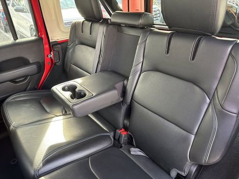 Used 2022 Jeep Wrangler Unlimited Rubicon 4xe w/ Cold Weather Group AWD/4WD image 34