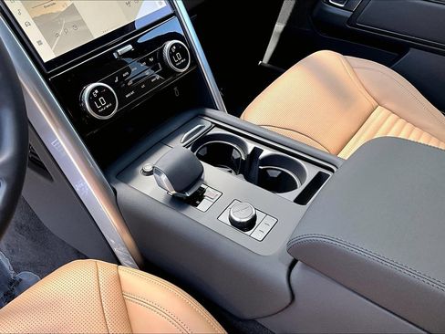 New 2026 Land Rover Discovery Dynamic SE AWD/4WD image 8