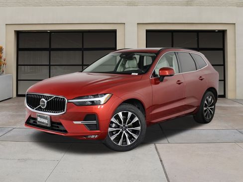 Certified 2023 Volvo XC60 B5 Core w/ Climate Package image 3