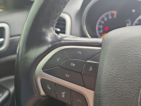 Used 2020 Jeep Grand Cherokee Altitude AWD/4WD image 25