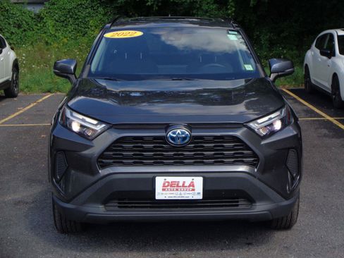 Used 2022 Toyota RAV4 XLE w/ Convenience Package AWD/4WD image 2