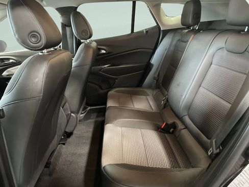 Used 2025 Chevrolet Trax LT w/ LT Convenience Package image 25