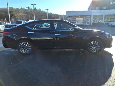 Certified 2023 Nissan Altima 2.5 SV w/ SV Premium Package image 4