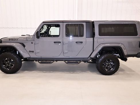 Used 2023 Jeep Gladiator Willys image 7