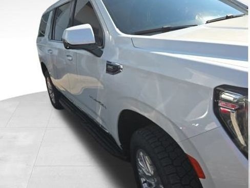 Used 2022 GMC Yukon XL SLT w/ SLT Premium Package AWD/4WD image 10