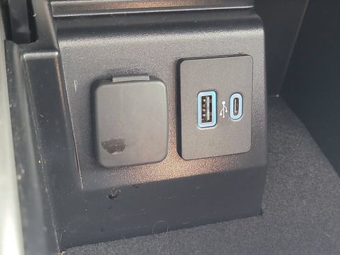 Used 2023 Ford Explorer ST w/ Equipment Group 401A AWD/4WD image 27