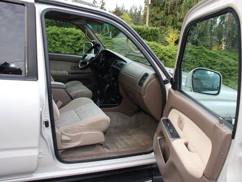 Used 2000 Toyota 4Runner SR5 AWD/4WD image 14