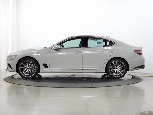 Used 2026 Genesis G70 2.5T image 4