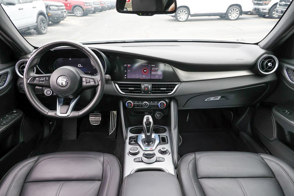 Used 2024 Alfa Romeo Giulia Ti AWD/4WD image 6