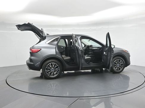 Used 2021 Ford Escape SE image 5