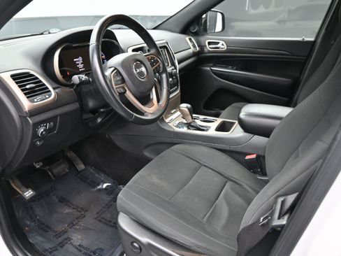 Used 2017 Jeep Grand Cherokee Laredo w/ Quick Order Package 2BE image 10