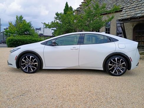 Used 2023 Toyota Prius Prime FWD image 7