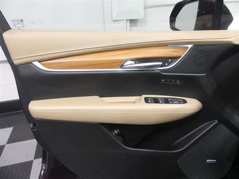 Used 2018 Cadillac XT5 Platinum w/ Driver Assist Package image 17