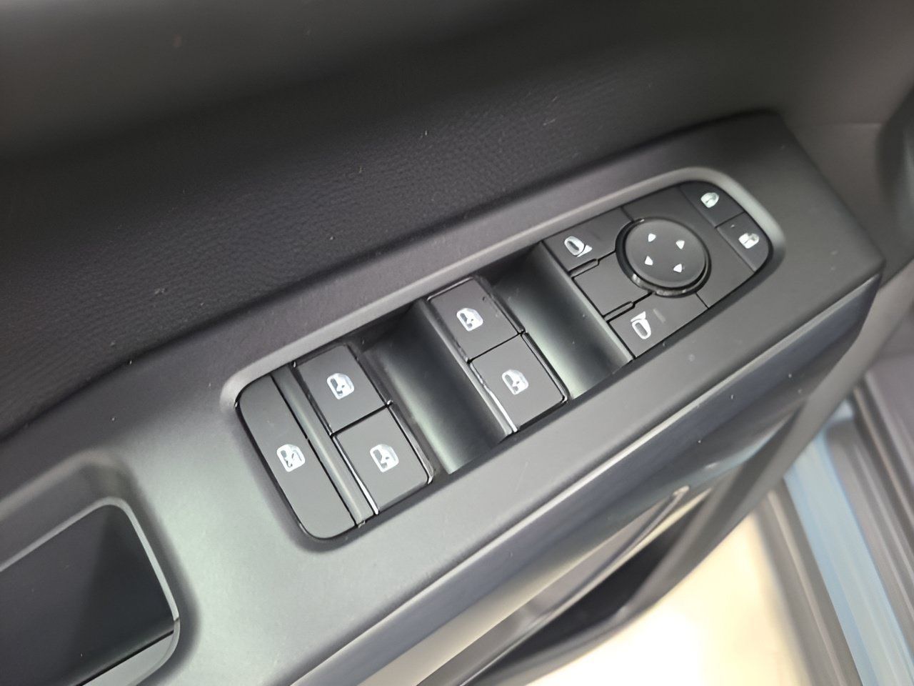 Used 2026 Nissan Pathfinder Rock Creek w/ Rock Creek Premium Package AWD/4WD image 23