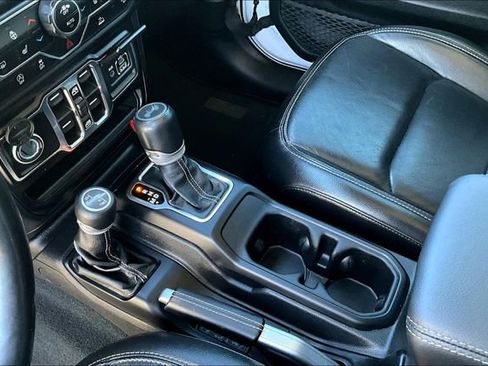 Used 2022 Jeep Wrangler Unlimited Sahara w/ Cold Weather Group image 19