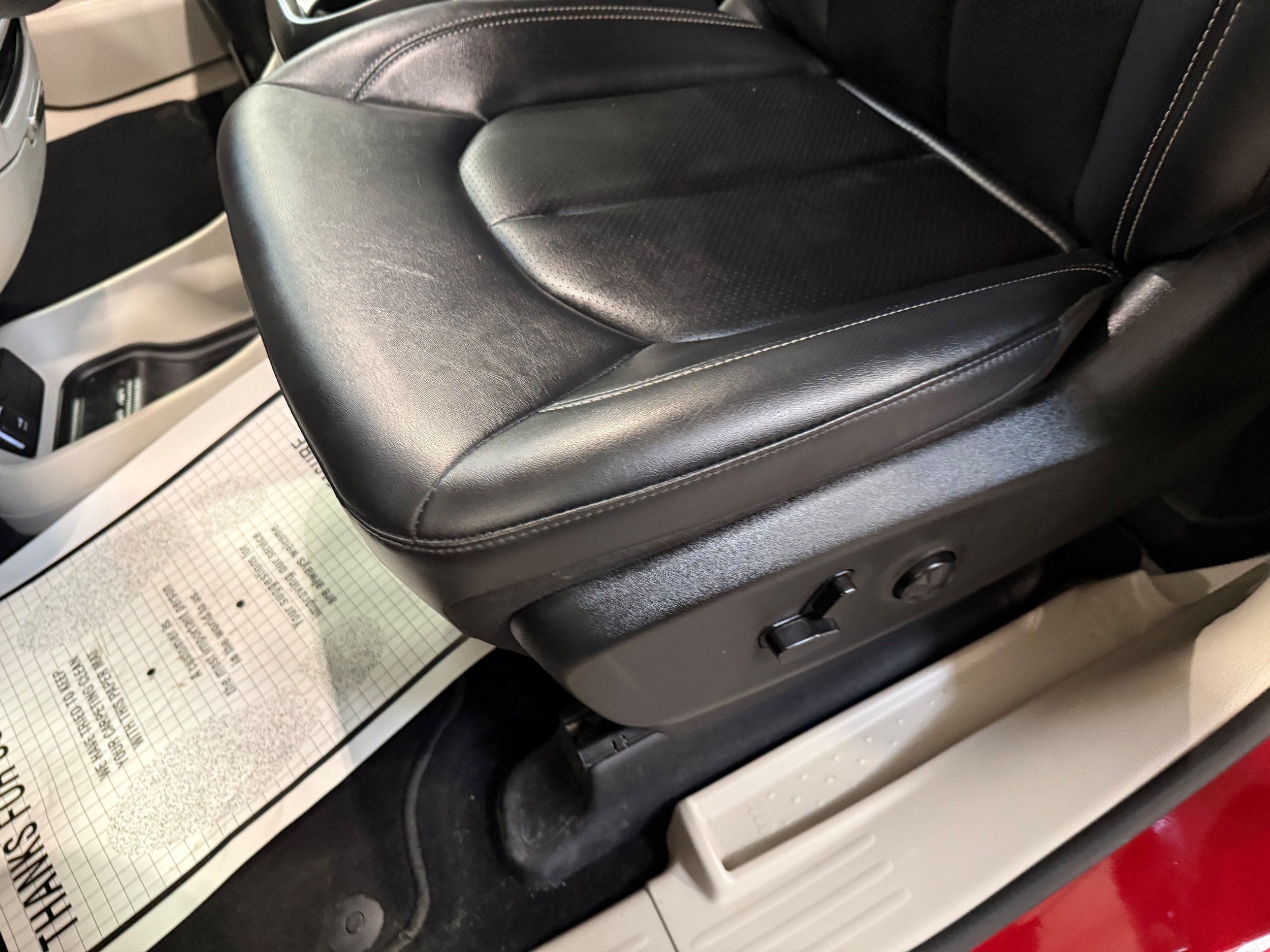 Certified 2024 Chrysler Pacifica Touring-L AWD/4WD image 38