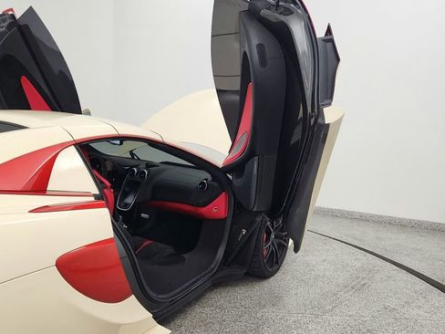 Used 2019 McLaren 570S Spider RWD image 24