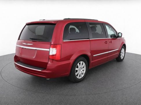 Used 2015 Chrysler Town & Country Touring FWD image 8