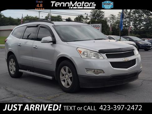 Used 2011 Chevrolet Traverse LT w/ LPO, 'HIT The Road' Package FWD image 3