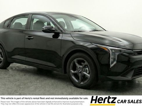 Used 2025 Kia K4 LXS image 1