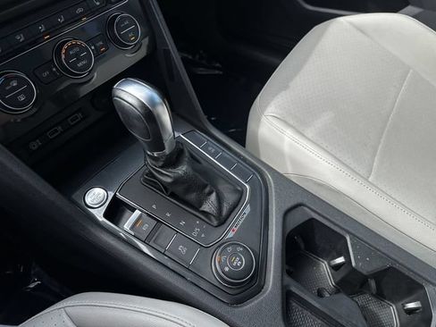 Used 2018 Volkswagen Tiguan SEL AWD/4WD image 25