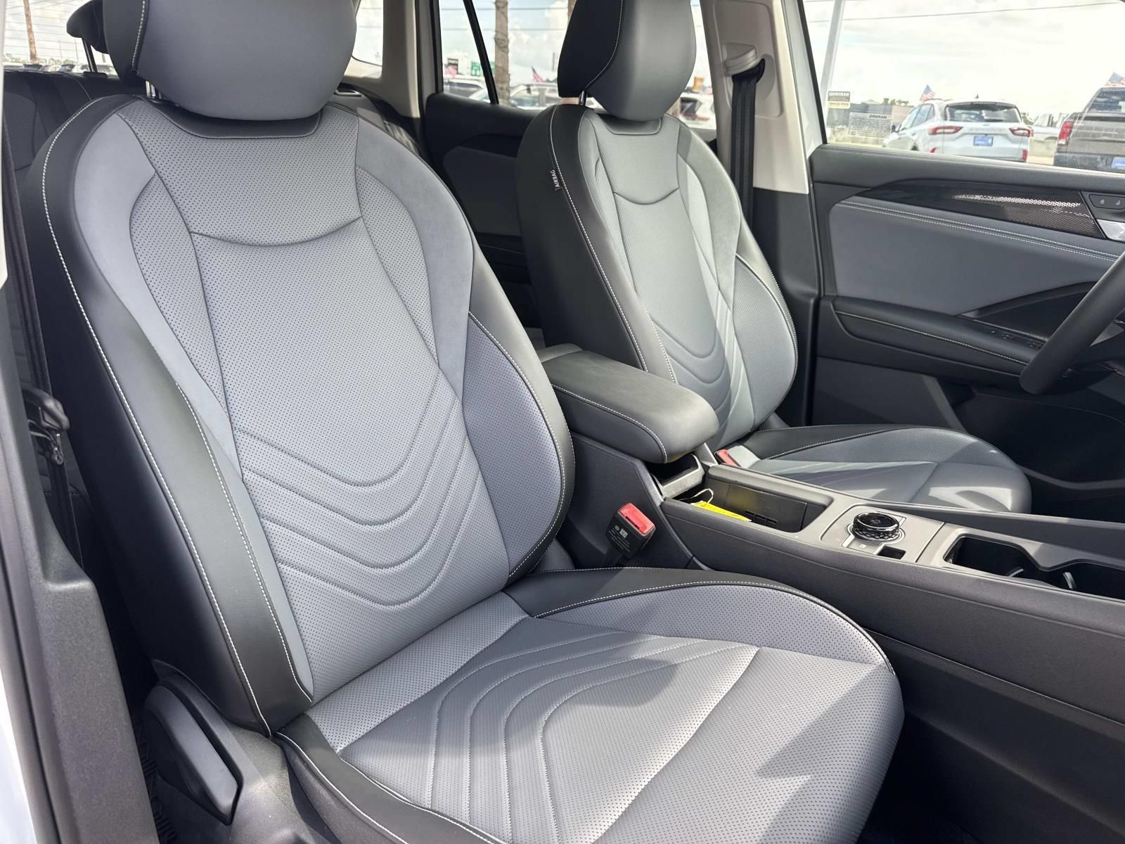 Used 2026 Volkswagen Tiguan SE FWD image 12
