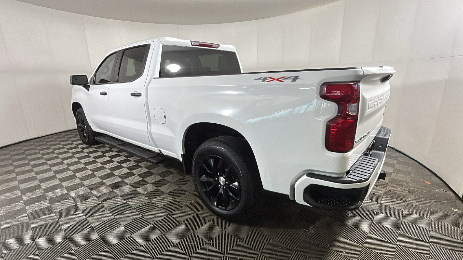 Used 2023 Chevrolet Silverado 1500 Custom AWD/4WD image 5