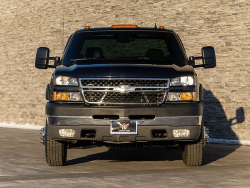 Used 2006 Chevrolet Silverado 3500 LT w/ Heavy-Duty Power Package image 16