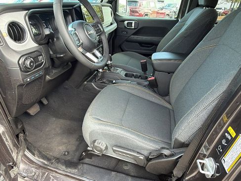 Used 2025 Jeep Wrangler Unlimited Sahara w/ Safety Group AWD/4WD image 16
